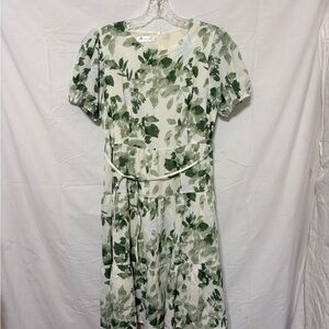 White and green floral print short-sleeve tiered midi dress with a tie belt